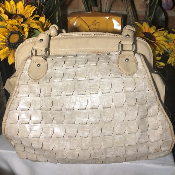 Galian Shoulder Bag - Picture 2 of 8